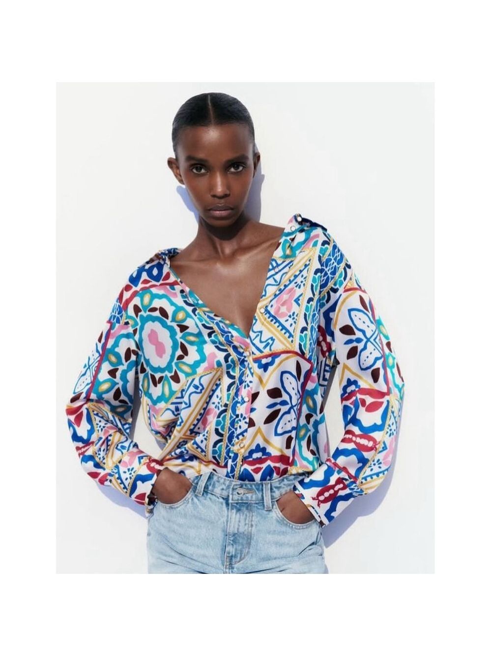 Women's ZARA White Blue Patterned Button Down Shirt Size L